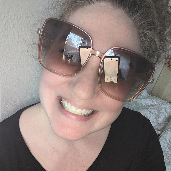 Meet your Posher, Tia - Picture 1 of 1